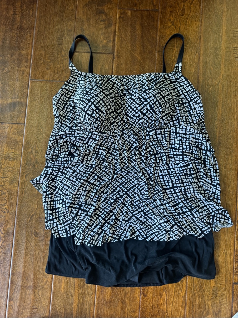 Black & White Patterned Women’s Tankini swimsuit with bottoms 18